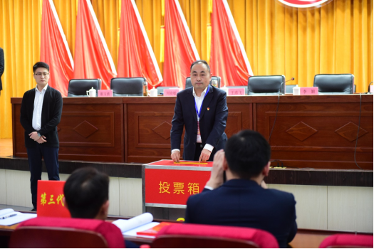 新闻稿--哈铁院三届二次职代会暨2021年度工作会议隆重召开1201.png 新闻稿--哈铁院三届二次职代会暨2021年度工作会议隆重召开1201.png